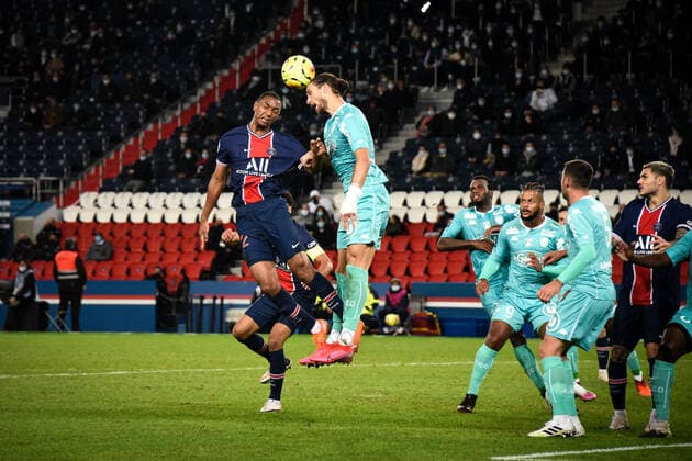 Abdou Diallo ( 22 - PSG ) - PAVLOVIC Mateo (4 - Angers ) - FOOTBALL : Paris Saint Germain vs Angers SCO - Ligue 1 - Paris - 02 10 2020 FedericoPestellini Panoramic 