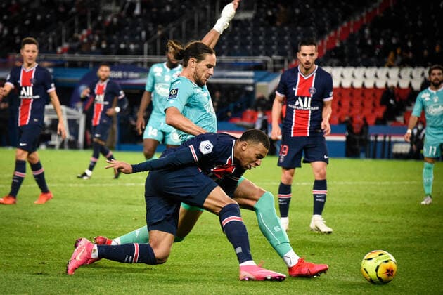 Kylian Mbappe ( 7 - PSG ) - PAVLOVIC Mateo (4 - Angers ) - FOOTBALL : Paris Saint Germain vs Angers SCO - Ligue 1 - Paris - 02 10 2020 FedericoPestellini Panoramic 