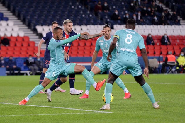 09 MAURO ICARDI (PSG) - 06 ENZO EBOSSE (SCO) FOOTBALL : Paris SG vs Angers - Ligue 1 Uber Eats - 02 10 2020 FEP Panoramic 