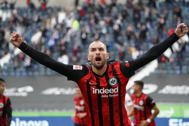 celebrate the goal, Torjubel zum 2:1 Bas Dost (Eintracht Frankfurt) - 03.10.2020: Fussball Bundesliga, Saison 20 21, Spieltag 3, Eintracht Frankfurt vs. TSG 1899 Hoffenheim, emonline, emspor, v.l. Deutsche Bank Park