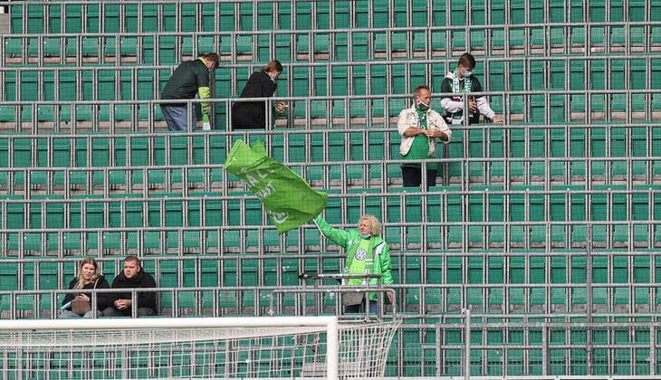 Fans in der Arena DFL REGULATIONS PROHIBIT ANY USE OF PHOTOGRAPHS AS IMAGE SEQUENCES AND OR QUASI-VIDEO. *** Fans in the Arena DFL REGULATIONS PROHIBIT ANY USE OF PHOTOGRAPHS AS IMAGE SEQUENCES AND OR QUASI VIDEO