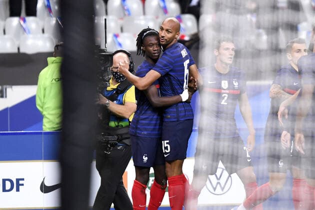 JOIE - FAIR PLAY - 14 EDUARDO CAMAVINGA (FRA) - 15 STEVEN NZONZI (FRA) FOOTBALL : France vs Ukraine - Match Amical - 07 10 2020 FEP Panoramic 