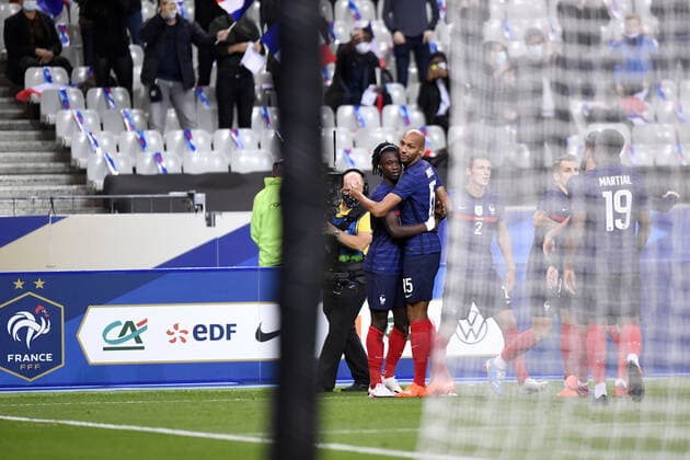 JOIE - FAIR PLAY - 14 EDUARDO CAMAVINGA (FRA) - 15 STEVEN NZONZI (FRA) FOOTBALL : France vs Ukraine - Match Amical - 07 10 2020 FEP Panoramic 