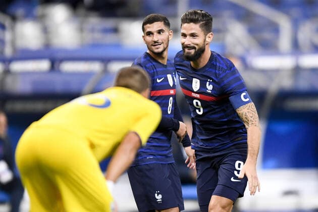 JOIE - FAIR PLAY - 09 OLIVIER GIROUD (FRA) - 08 HOUSSEM AOUAR (FRA) FOOTBALL : France vs Ukraine - Match Amical - 07 10 2020 FEP Panoramic 
