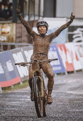 Bilder des Jahres 2020, Sport 10 Oktober Sport Themen der Woche KW41 07.10.2020, Asitz, Leogang, AUT, UCI Mountain Bike WM 2020, Saalfelden Leogang, E-Mountain Bike, Damen, im Bild Melanie Pugin (FRA) during the women E-Mountainbike race of the UCI Mountain Bike World Championships 2020 in Asitz in Leogang, Austria on 2020 10 07. **** ONLY GER;FRA;ITA;ESP;SUISSE;GBR **** Leogang *** 07 10 2020, Asitz, Leogang, AUT, UCI Mountain Bike World Championships 2020, Saalfelden Leogang, E Mountain Bike, Women, in the picture Melanie Pugin FRA during the women E Mountain Bike race of the UCI Mountain Bike World Championships 2020 in Asitz in Leogang, Austria on 2020 10 07 ONLY GER FRA ITA ESP SUISSE GBR Leogang  EP_fei  