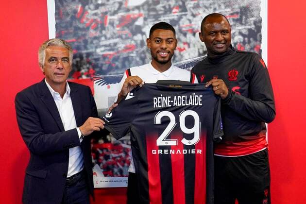 Sport Themen der Woche KW41 Sport Bilder des Tages Jean Pierre Rivere (president de l OGC Nice) - Jeff Reine Adelaide (OGC Nice) - Patrick Vieira (entraineur de l OGC Nice) FOOTBALL : OGC Nice Presentation de Jeff Reine Adelaide - Nice - 08 10 2020 NorbertScanella PanoramiC 