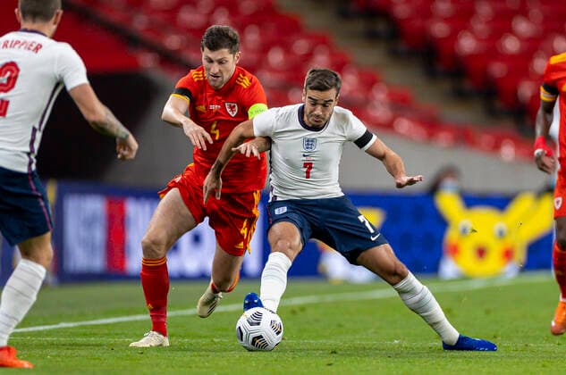 (201009) -- LONDON, Oct. 9, 2020 () -- England s Harry Winks (R) vies with Wales Ben Davies during a friendly match between England and Wales in London, Britain, on Oct. 8, 2020. () (SP) BRITAIN-LONDON-FOOTBALL-FRIENDLY MATCH-ENGLAND VS WALES Xinhua 