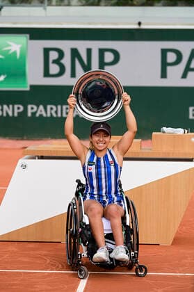 Finale Fauteuil Simple Dames Yui Kamiji (jpn) avec son trophee protocole - TENNIS : Internationaux de France Roland Garros 2020 - Paris - 09 10 2020 JBAutissier Panoramic 