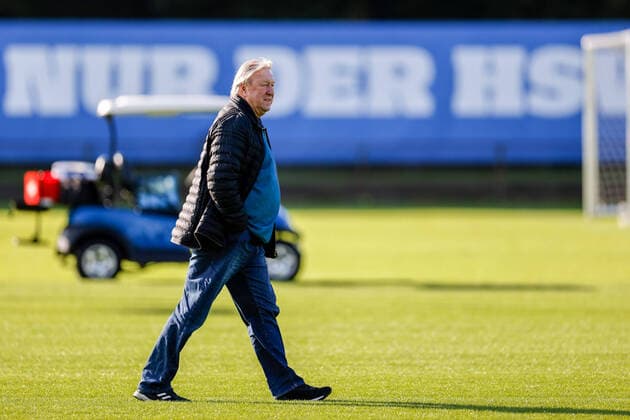 Hamburg, 9. Oktober 2020 - Fußball, 2. Bundesliga 2020 21, Hamburger SV Training: Horst Hrubesch (Hamburger SV, Direktor Nachwuchs) *** Hamburg, 9 October 2020 Soccer, 2 Bundesliga 2020 21, Hamburger SV Training Horst Hrubesch Hamburger SV, Director Nachwuchs