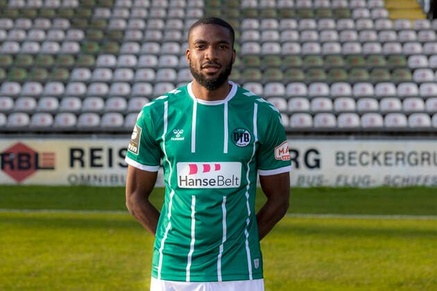 Osarenren Okungbowa (Nr. 20, VfB Luebeck); VfB Lübeck, 3. Liga, Porträttermin 2020 2021 Lübeck Schleswig-Holstein Germany Dietmar-Scholze-Stadion an der L Copyright: xAgentur54GradFelixxKoenigx