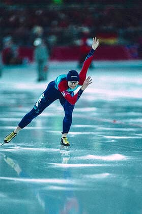 Speed skating, Eisschnelllauf Bonnie Blair Bonnie Blair (USA) wins the gold medal in the women s 1000m long track speed skating at the 1994 Olympic Winter games, Winterspiele,Spiele, Summer games Copyright: xPaulxJxSutton DUOMO PCNx SS0101_092757