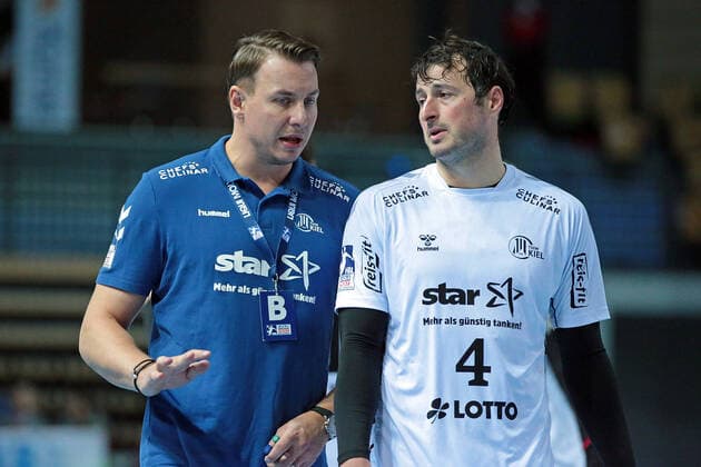 10.10.2020, xovx, Handball LIQUI MOLY 1.Bundesliga, HSG Wetzlar - THW Kiel emspor, v.l. Trainer Filip Jicha (THW Kiel), Domagoj Duvnjak (THW Kiel), Freisteller (DFL DFB REGULATIONS PROHIBIT ANY USE OF PHOTOGRAPHS as IMAGE SEQUENCES and or QUASI-VIDEO) Wetzlar *** 10 10 2020, xovx, Handball LIQUI MOLY 1 Bundesliga, HSG Wetzlar THW Kiel emspor, v l Coach Filip Jicha THW Kiel , Domagoj Duvnjak THW Kiel , Release DFL DFB REGULATIONS PROHIBIT ANY USE OF PHOTOGRAPHS as IMAGE SEQUENCES and or QUASI VIDEO Wetzlar
