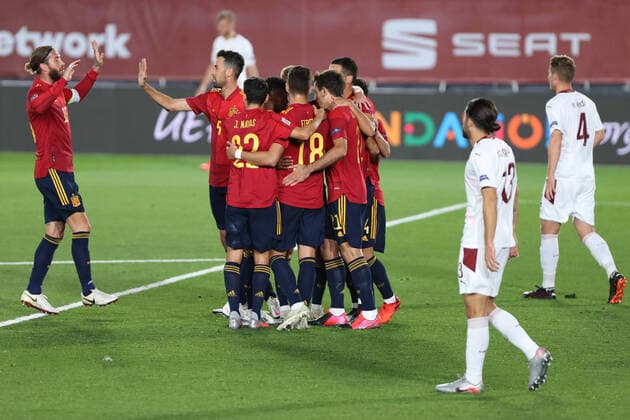 (201011) -- MADRID, Oct. 11, 2020 -- Spain s players celebrate for scoring during the UEFA Nations League football group match between Spain and Switzerland in Madrid, Spain, Oct. 10, 2020. (Photo by Xinhua) (SP)SPAIN-MADRID-FOOTBALL-UEFA NATIONS LEAGUE-SPAIN VS SWITZERLAND EdwardxF.xPeters 
