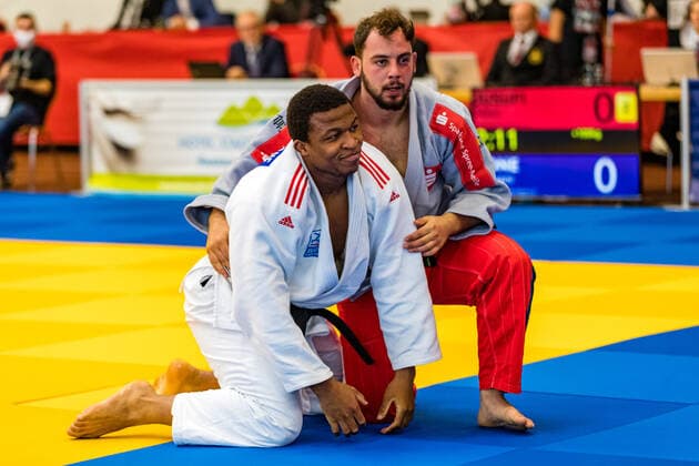 10.10.2020, Brandenburg, Senftenberg: Judo Bundesliga-Finale der Männer 2020: Milot Jusufi, KSC Asahi Spremberg, Losseni Kone, Hamburger JT foto. Eibner Hammerschmidt Judo Bundesliga-Finale der Männer 2020 Senftenberg