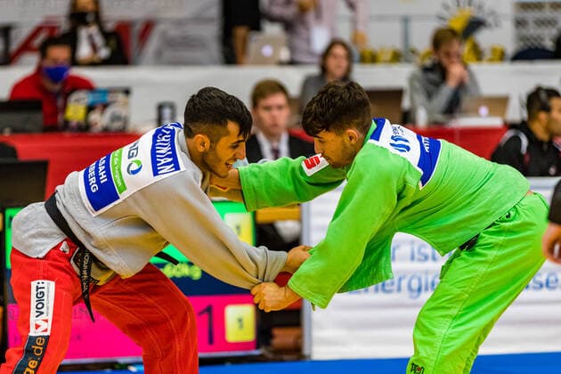 10.10.2020, Brandenburg, Senftenberg: Judo Bundesliga-Finale der Männer 2020: Alessio Murrone, SUA Witten, Hratschik Latschinian, KSC Asahi Spremberg foto. Eibner Hammerschmidt Judo Bundesliga-Finale der Männer 2020 Senftenberg