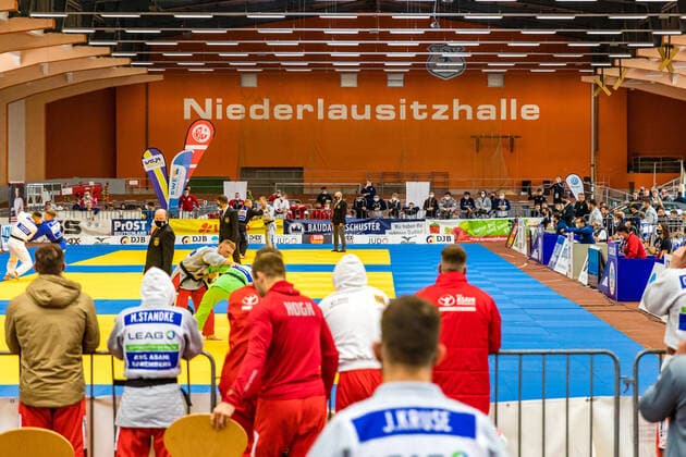 10.10.2020, Brandenburg, Senftenberg: Judo Bundesliga-Finale der Männer 2020: In der Niederlausitzhalle wird auf drei Matten gekämpft. foto. Eibner Hammerschmidt Judo Bundesliga-Finale der Männer 2020 Senftenberg