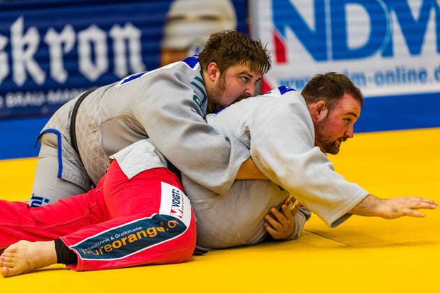 10.10.2020, Brandenburg, Senftenberg: Judo Bundesliga-Finale der Männer 2020: Marcel Schaarschmidt, KSC Asahi Spremberg, Kai Brandes, TV 1848 Erlangen foto. Eibner Hammerschmidt Judo Bundesliga-Finale der Männer 2020 Senftenberg