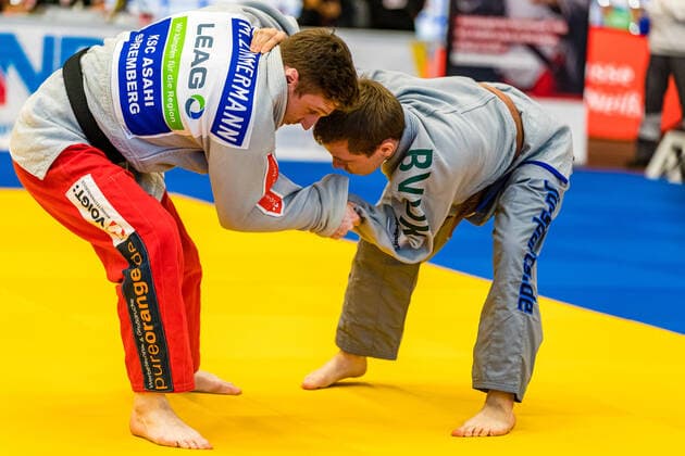 10.10.2020, Brandenburg, Senftenberg: Judo Bundesliga-Finale der Männer 2020: Maximilian Zimmermann, KSC Asahi Spremberg, Max Werner, TV 1848 Erlangen foto. Eibner Hammerschmidt Judo Bundesliga-Finale der Männer 2020 Senftenberg