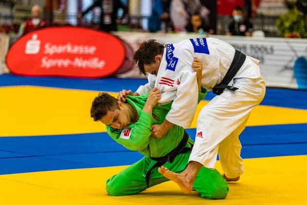 10.10.2020, Brandenburg, Senftenberg: Judo Bundesliga-Finale der Männer 2020: Finale Leon Cedric Philipp, SUA Witten - Yerrick Schriever, Hamburger JT foto. Eibner Hammerschmidt Judo Bundesliga-Finale der Männer 2020 Senftenberg