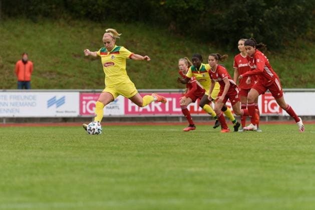 ASCHHEIM, GERMANY, OCT 11: Mandy Islacker ( 8 1. FC Köln) is taking a penalty during the 2. Frauen Bundesliga match between FC Bayern München II and 1. FC Köln. Sven Beyrich SPP FC Bayern München II vs 1. FC Köln 