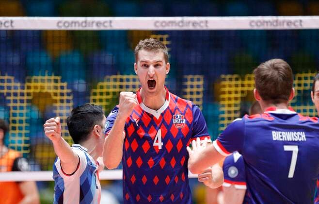 Bilder des Jahres 2020, Sport 10 Oktober Sport Themen der Woche KW41 Deutschland - Frankfurt - 11.10.2020 Volleyball - Hessen - comdirect Supercup - Herren Saison 2020 2021 United Volleys Frankfurt (blau) - Berlin Recycling Volleys (orange) v.l. Satoshi Tsuiki (United Volleys - Nr. 2), Noah Baxpöhler (United Volleys - Nr. 4), Ben Bierwisch (United Volleys - Nr. 7) United Volleys Frankfurt - Berlin Recycling Volleys *** Germany Frankfurt 11 10 2020 Volleyball Hessen comdirect Supercup Men Season 2020 2021 United Volleys Frankfurt blue Berlin Recycling Volleys orange v l Satoshi Tsuiki United Volleys Nr 2 , Noah Baxpöhler United Volleys Nr 4 , Ben Bierwisch United Volleys Nr 7 Sport United Volleys Frankfurt Berlin Recycling Volleys
