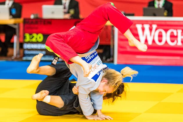 11.10.2020, Brandenburg, Senftenberg: Judo Zweite Bundesliga Finale der Frauen 2020: Jolyne Marten, KSC Asahi Spremberg, Dominique Denkewitz, JC Wiesbaden Judo Zweite Bundesliga Finale der Frauen 2020 Senftenberg