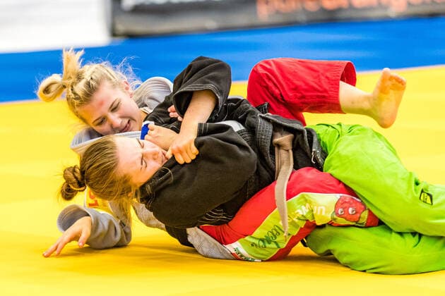 11.10.2020, Brandenburg, Senftenberg: Judo Zweite Bundesliga Finale der Frauen 2020: Lisbeth Haustein, JG Sachsenwald, Luisa Engelkind, KSC Asahi Spremberg Judo Zweite Bundesliga Finale der Frauen 2020 Senftenberg