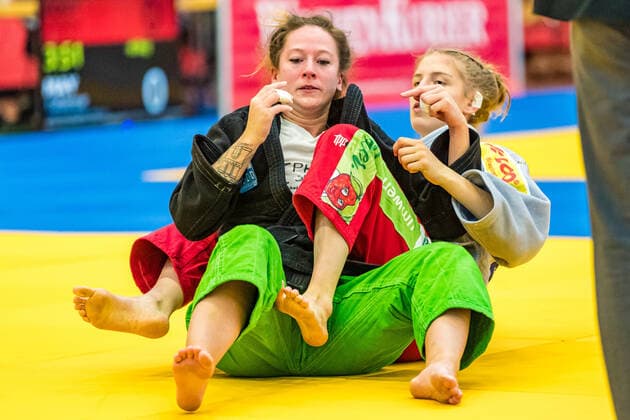 11.10.2020, Brandenburg, Senftenberg: Judo Zweite Bundesliga Finale der Frauen 2020: jennifer Bieber, JG Sachsenwald, Angelina Seibelt, KSC Asahi Spremberg Judo Zweite Bundesliga Finale der Frauen 2020 Senftenberg