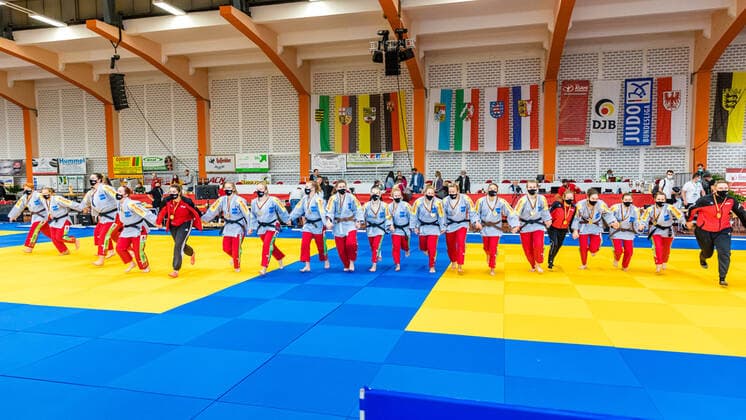11.10.2020, Brandenburg, Senftenberg: Judo Zweite Bundesliga Finale der Frauen 2020: Der KSC Asahi Spremberg ist Meister der zweiten Judo-Bundesliga der Frauen. Judo Zweite Bundesliga Finale der Frauen 2020 Senftenberg