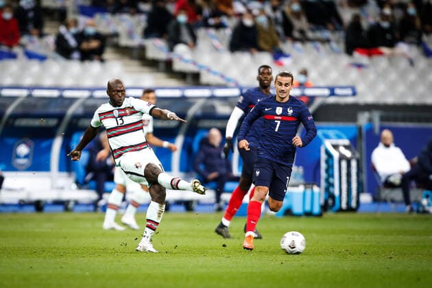 D Pereira ( 13 - Portugal ) - Antoine Griezmann ( 7 - France ) - FOOTBALL : France vs Portugal - Ligue des Nations - Saint Denis - 11 10 2020 FedericoPestellini Panoramic 