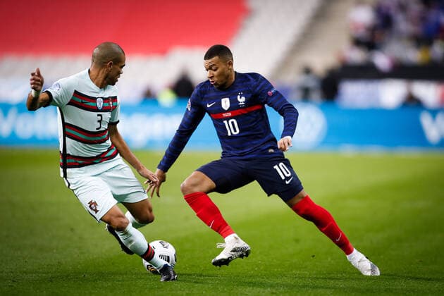 Kylian Mbappe ( 10 - France ) - Pepe ( 3 - Portugal ) - FOOTBALL : France vs Portugal - Ligue des Nations - Saint Denis - 11 10 2020 FedericoPestellini Panoramic 