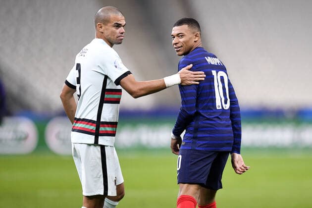 FAIR PLAY - 10 KYLIAN MBAPPE (FRA) - 03 PEPE (POR) FOOTBALL : France vs Portugal - Ligue des Nations - 11 10 2020 FEP Panoramic 