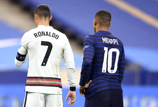 10 KYLIAN MBAPPE (FRA) - 07 CRISTIANO RONALDO (POR) - DOS FOOTBALL : France vs Portugal - Ligue des Nations - 11 10 2020 FEP Panoramic 