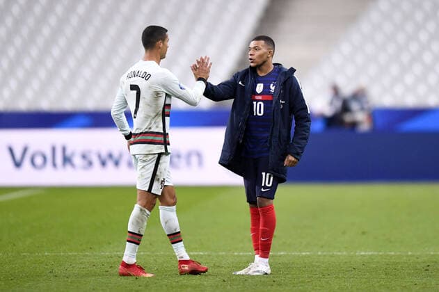 Sport Bilder des Tages FAIR PLAY - 10 Kylian MBAPPE (fra) - 07 CRISTIANO RONALDO (POR) FOOTBALL : France vs Portugal - Ligue des Nations - 11 10 2020 FEP Panoramic 