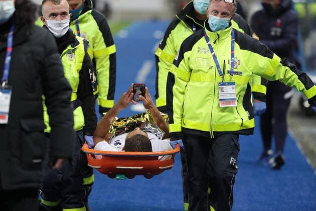 Sport Bilder des Tages Yvann Macon, Blessure during the U21, U 21 European Championships qualifying football match France vs Slovaquie at the Meinau stadium in Strasbourg, eastern France, on October 12, 2020. FOOTBALL : France vs Slovaquie - U21 - strasbourg - 12 10 2020 ELYxandrocegarra panoramic 