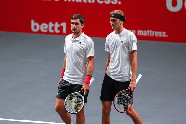 Mischa ZVEREV (GER) und Alexander ZVEREV (GER), Impressionen vom 1. Doppel bei den bett1HULKS Indoors - ATP, Tennis Herren 250 am 13.10.2020 in Köln (LANXESS arena), Deutschland