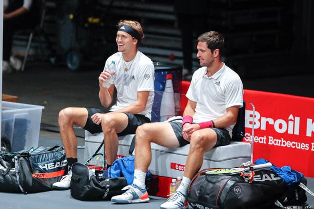 Alexander ZVEREV (GER) und Mischa ZVEREV (GER), Impressionen vom 1. Doppel bei den bett1HULKS Indoors - ATP, Tennis Herren 250 am 13.10.2020 in Köln (LANXESS arena), Deutschland