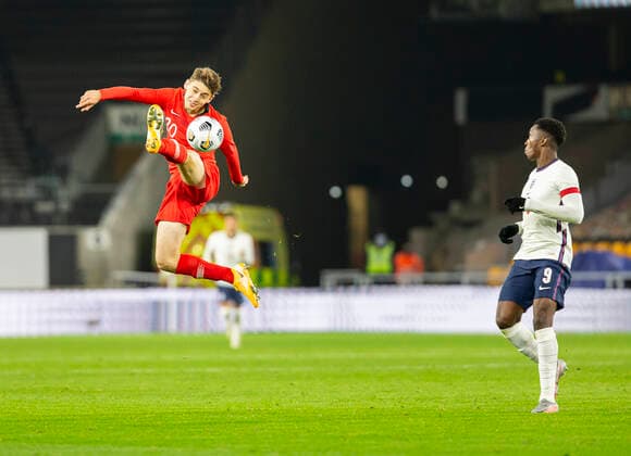 13th October 2020; Molineux Stadium, Wolverhampton, West Midlands, England; UEFA Under 21 European Championship, EM, Europameisterschaft Qualifiers, Group Three, England Under 21 versus Turkey Under 21; Ravil Tagir of Turkey leaps to volley the ball watched by Eddie Nketiah of England  ActionPlus12240786 RolandxHarrison