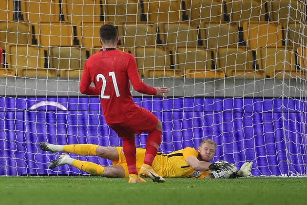 England U21, U 21 v Turkey U21s UEFA EURO, EM, Europameisterschaft,Fussball U21 2020 Qualifiers Aaron Ramsdale of England saves a penalty kick by Halil Dervisoglu of Turkey during the UEFA Euro U21 2020 Qualifiers match at Molineux, Wolverhampton Content Not Available For UK Newspapers Copyright: xPaulxChestertonx FIL-14691-0039