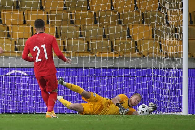 England U21, U 21 v Turkey U21s UEFA EURO, EM, Europameisterschaft,Fussball U21 2020 Qualifiers Aaron Ramsdale of England saves a penalty kick by Halil Dervisoglu of Turkey during the UEFA Euro U21 2020 Qualifiers match at Molineux, Wolverhampton Content Not Available For UK Newspapers Copyright: xPaulxChestertonx FIL-14691-0041