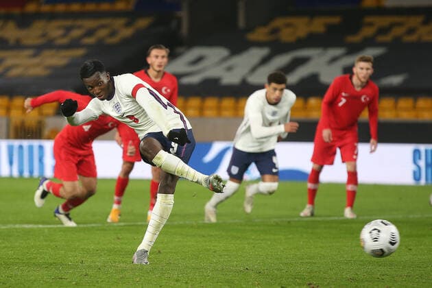 England U21, U 21 v Turkey U21s UEFA EURO, EM, Europameisterschaft,Fussball U21 2020 Qualifiers Eddie Nketiah of England misses his spot kick during the UEFA Euro U21 2020 Qualifiers match at Molineux, Wolverhampton Content Not Available For UK Newspapers Copyright: xPaulxChestertonx FIL-14691-0055