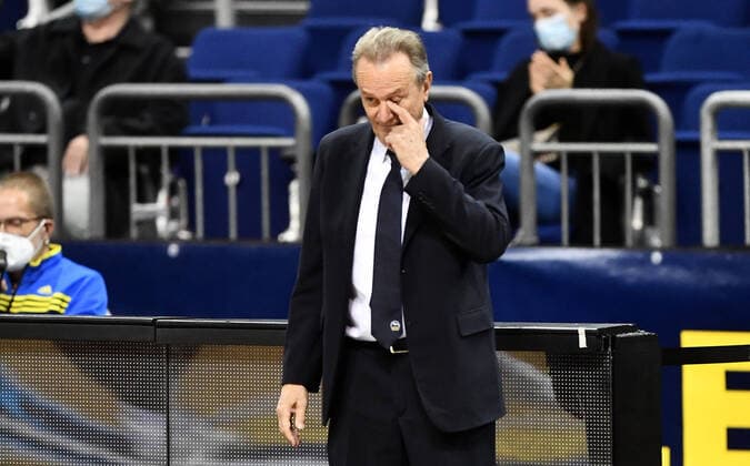 Aito Garcia Reneses (Trainer ALBA), enttäuscht am Spielfeldrand ALBA Berlin - Anadolu Efes Istanbul Basketball, Turkish Airlines Euroleague, Gruppenphase, Vorrunde, Herren, Männer, Maenner, men, Saison 2020 2021 Berlin, 13.10.2020 Mercedes-Benz Arena