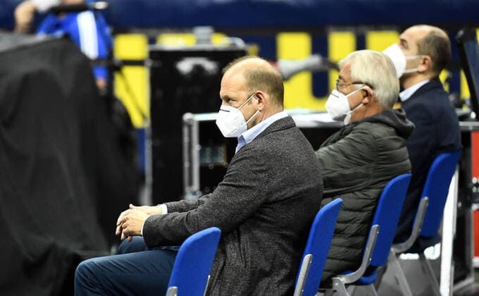 Marco Baldi (Manager ALBA), enttäuscht am Spielfeldrand ALBA Berlin - Anadolu Efes Istanbul Basketball, Turkish Airlines Euroleague, Gruppenphase, Vorrunde, Herren, Männer, Maenner, men, Saison 2020 2021 Berlin, 13.10.2020 Mercedes-Benz Arena