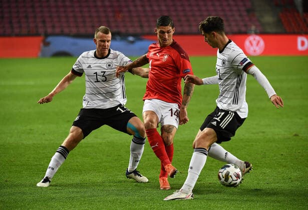 13.10.2020, xjhx, Fussball UEFA Nations League, Deutschland - Schweiz emspor, v.l. Lukas Klostermann (Deutsche Fussball Nationalmannschaft DFB), Steven Zuber (Schweiz), Jonas Omlin (Schweiz) (DFL DFB REGULATIONS PROHIBIT ANY USE OF PHOTOGRAPHS as IMAGE SEQUENCES and or QUASI-VIDEO) Koeln *** 13 10 2020, xjhx, Football UEFA Nations League, Germany Switzerland emspor, v l Lukas Klostermann German National Football Team DFB , Steven Zuber Switzerland , Jonas Omlin Switzerland DFL DFB REGULATIONS PROHIBIT ANY USE OF PHOTOGRAPHS as IMAGE SEQUENCES and or QUASI VIDEO Cologne