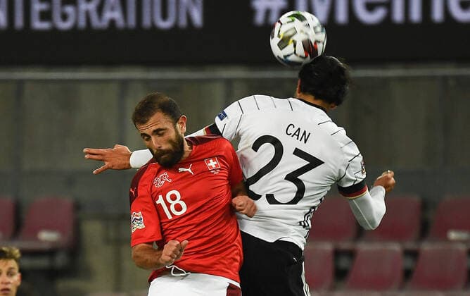 13.10.2020, xjhx, Fussball UEFA Nations League, Deutschland - Schweiz emspor, v.l. Admir Mehmedi (Schweiz), Emre Can (Deutsche Fussball Nationalmannschaft DFB) (DFL DFB REGULATIONS PROHIBIT ANY USE OF PHOTOGRAPHS as IMAGE SEQUENCES and or QUASI-VIDEO) Koeln *** 13 10 2020, xjhx, Football UEFA Nations League, Germany Switzerland emspor, v l Admir Mehmedi Switzerland , Emre Can German National Football Team DFB DFL DFB REGULATIONS PROHIBIT ANY USE OF PHOTOGRAPHS as IMAGE SEQUENCES and or QUASI VIDEO Cologne