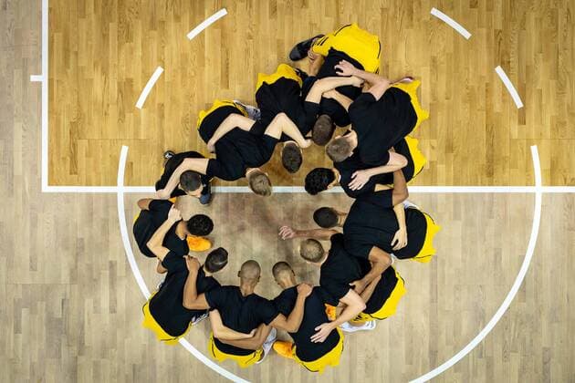 Basketball Berlin 13.10.2020 Saison 2020 2021 Euroleague Regular Season 3. Spieltag Alba Berlin - Anadolu Efes Istanbul Team Alba Huddle Maodo Lo (Alba Berlin, No.00) Peyton Siva (Alba Berlin, No.03) Niels Giffey (Alba Berlin, No.05) Marcus Eriksson (Alba Berlin, No.08) Jonas Mattisseck (Alba Berlin, No.09) Tim Schneider (Alba Berlin, No.10) Louis Olinde (Alba Berlin, No.19) Simone Fontecchio (Alba Berlin, No.20) Johannes Thiemann (Alba Berlin, No.32) Jayson Granger (Alba Berlin, No.33) Luke Sikma (Alba Berlin, No.43) Ben Lammers (Alba Berlin, No.50)