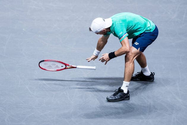 bett1HULKS Indoors - ATP, Tennis Herren 250; Koeln, 14.10.2020 Radu ALBOT (MDA) wirft frustriert den Schlaeger auf den Boden bett1HULKS Indoors - ATP 250 am 14.10.2020 in Koeln (LANXESSarena), Deutschland Copyright: xBEAUTIFULxSPORTS Wunderlx