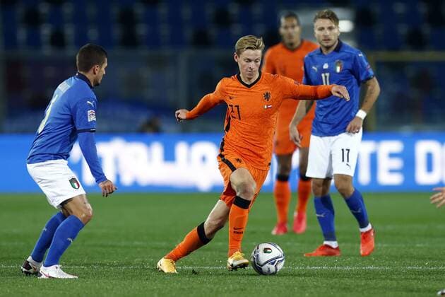 Bergamo - (lr) Marco Verratti of Italy, Frenkie de Jong of Holland, Moise Kean of Italy during the UEFA Nations League match between Italy and the Netherlands at the Stadium Atleti Azzurri d Italia on October 14, 2020 in Bergamo, Italy. ANP KOEN VAN WEEL UEFA Nations League qualifier 2020 2021 xVIxANPxSportx xxANPxIVx