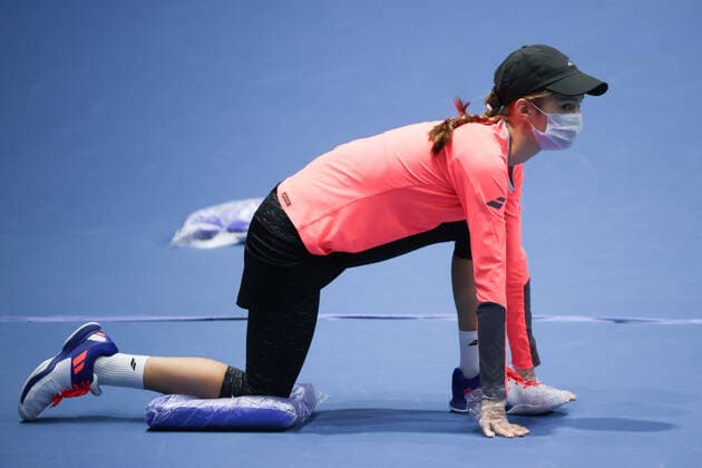 Sport Bilder des Tages ST. PETERSBURG, RUSSIA - OCTOBER 14: Ballgirl during the ATP, Tennis Herren St.Petersburg Open on October 14, 2020 at Sibur Arena in Saint Petersburg, Russia. (Photo by Anatoliy Medved Icon Sportswire) TENNIS: OCT 14 St Petersburg Open Icon201014068