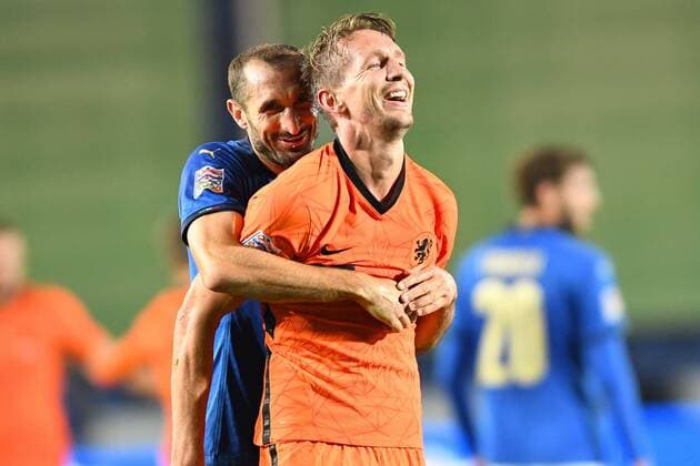 Sport Bilder des Tages BERGAMO, 14-10-2020, football, UEFA Nations League, season 2020 2021, Italy player Chiellini with Netherlands player Luuk de Jong after the match Italy - Netherlands 1-1 Italy - Netherlands  x9567978x Copyright: